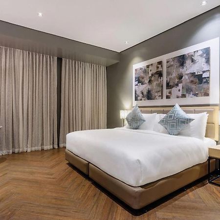 Summit Hotel Greenhills Кесон-Сити Экстерьер фото