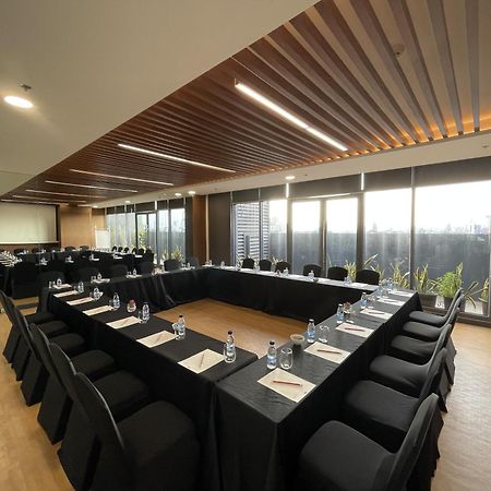 Summit Hotel Greenhills Кесон-Сити Экстерьер фото