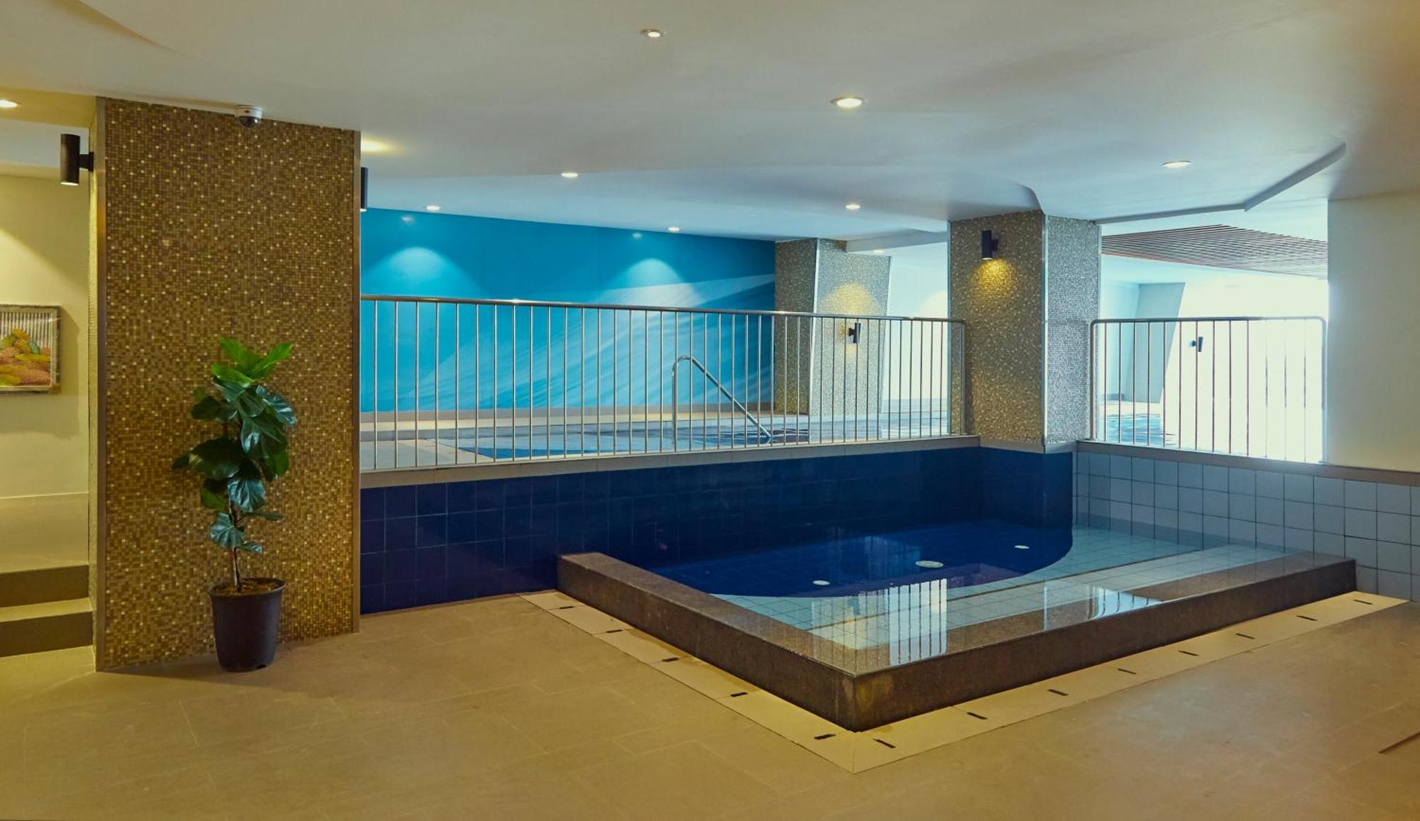 Summit Hotel Greenhills Кесон-Сити Экстерьер фото