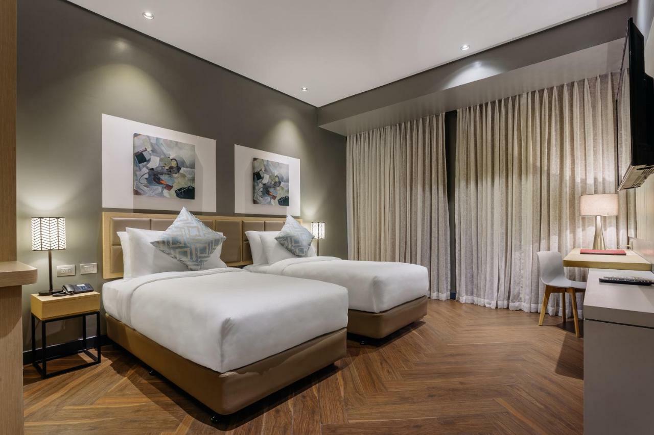 Summit Hotel Greenhills Кесон-Сити Экстерьер фото