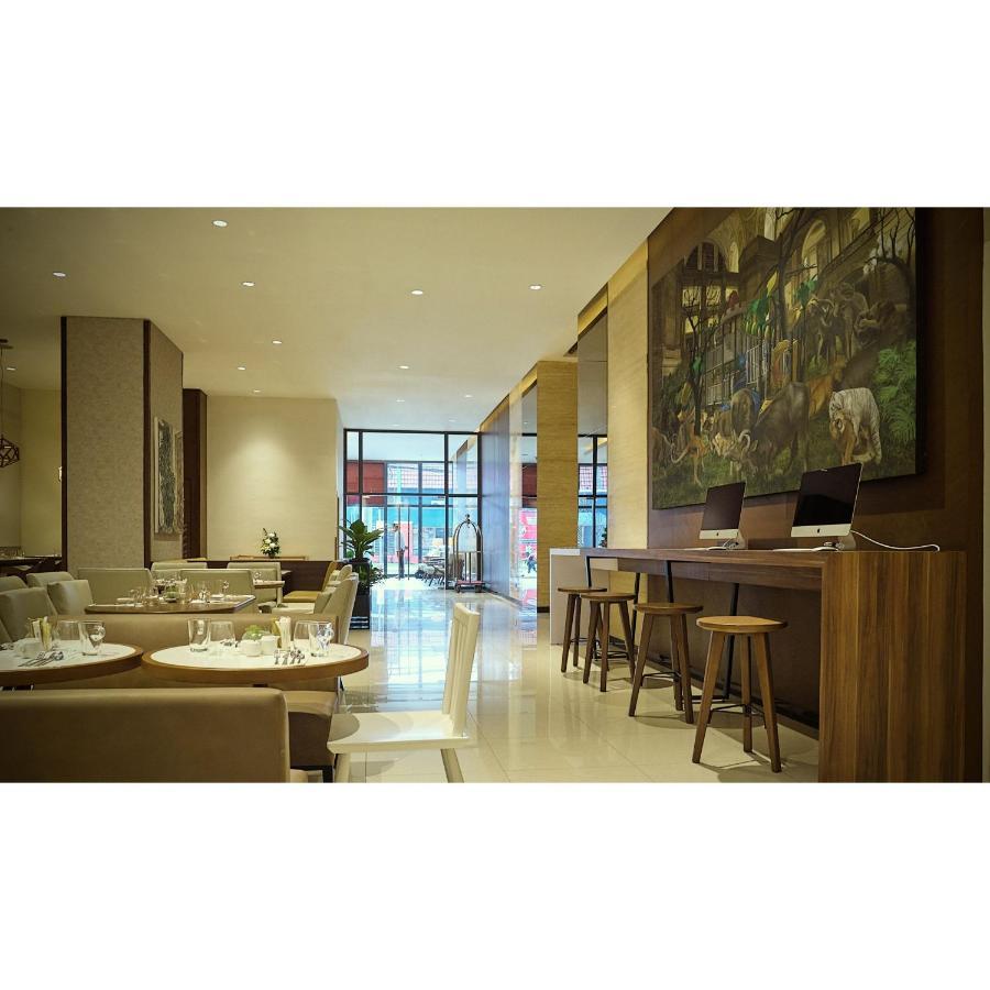 Summit Hotel Greenhills Кесон-Сити Экстерьер фото