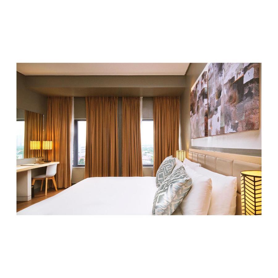Summit Hotel Greenhills Кесон-Сити Экстерьер фото