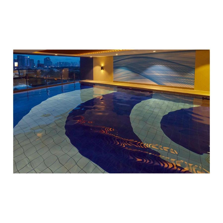 Summit Hotel Greenhills Кесон-Сити Экстерьер фото