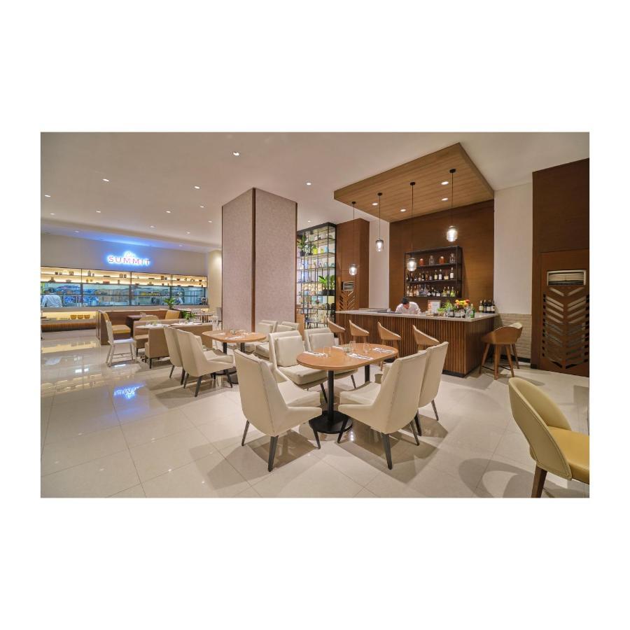 Summit Hotel Greenhills Кесон-Сити Экстерьер фото