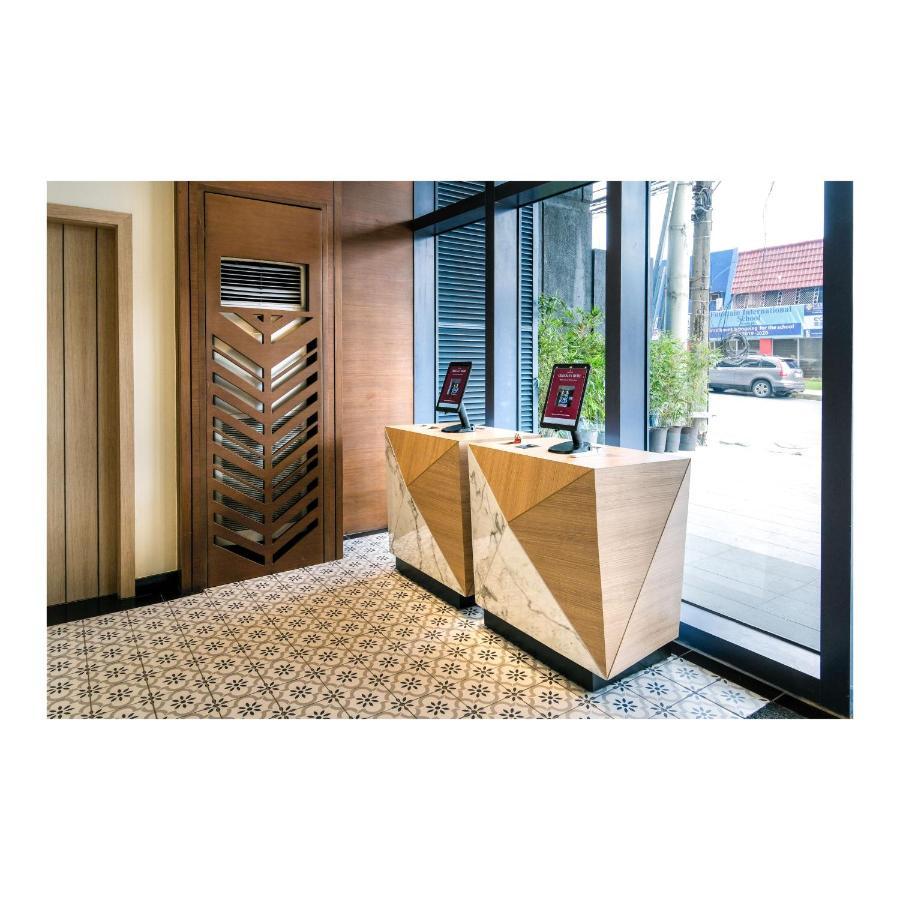 Summit Hotel Greenhills Кесон-Сити Экстерьер фото