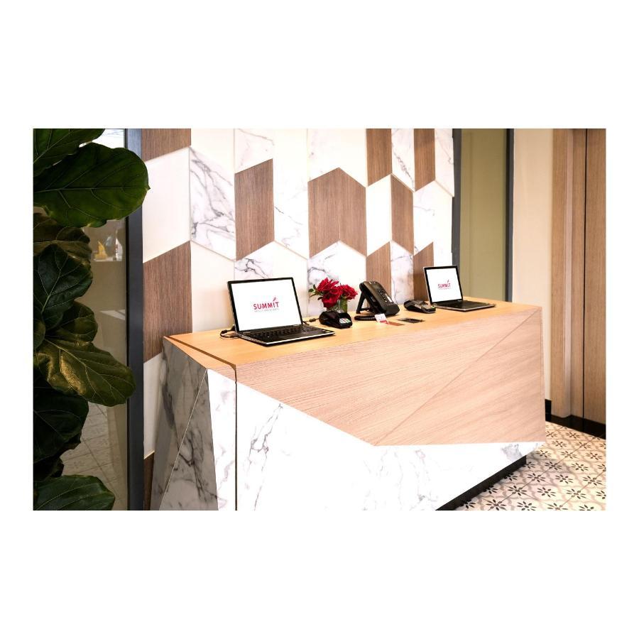 Summit Hotel Greenhills Кесон-Сити Экстерьер фото