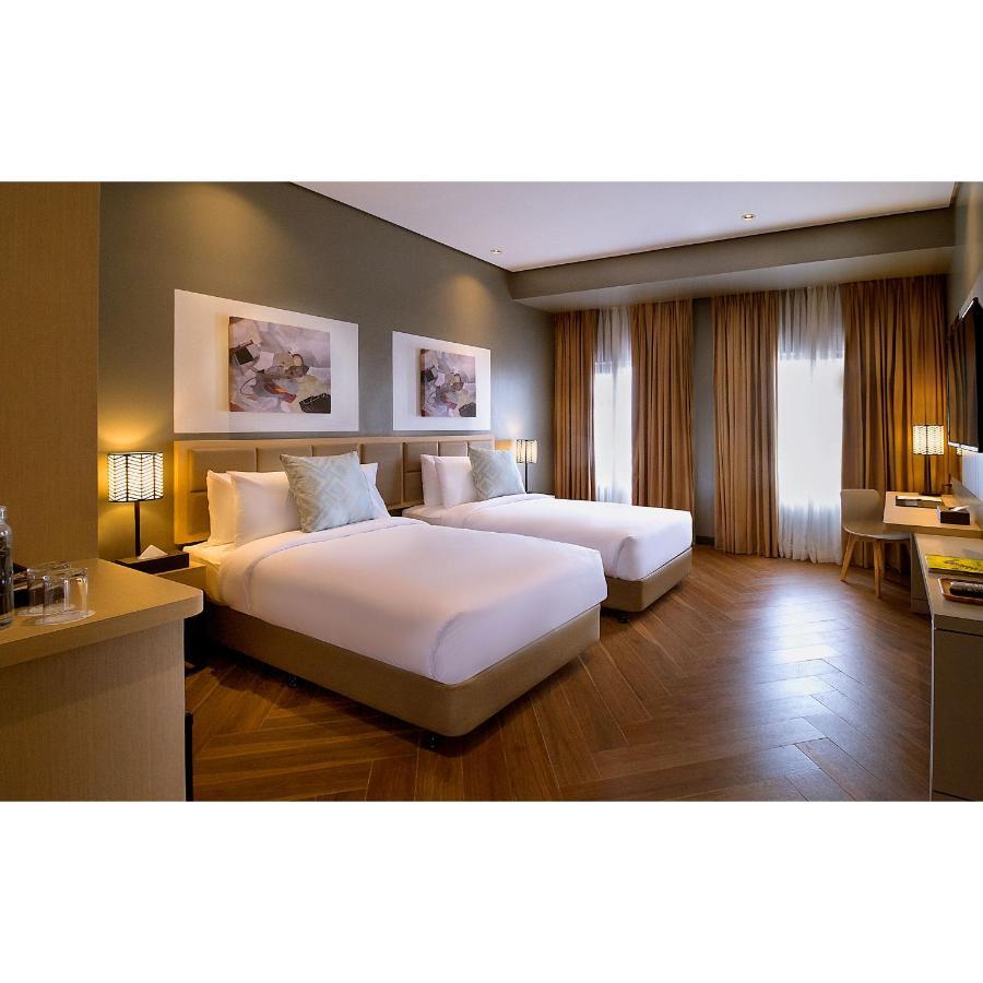 Summit Hotel Greenhills Кесон-Сити Экстерьер фото