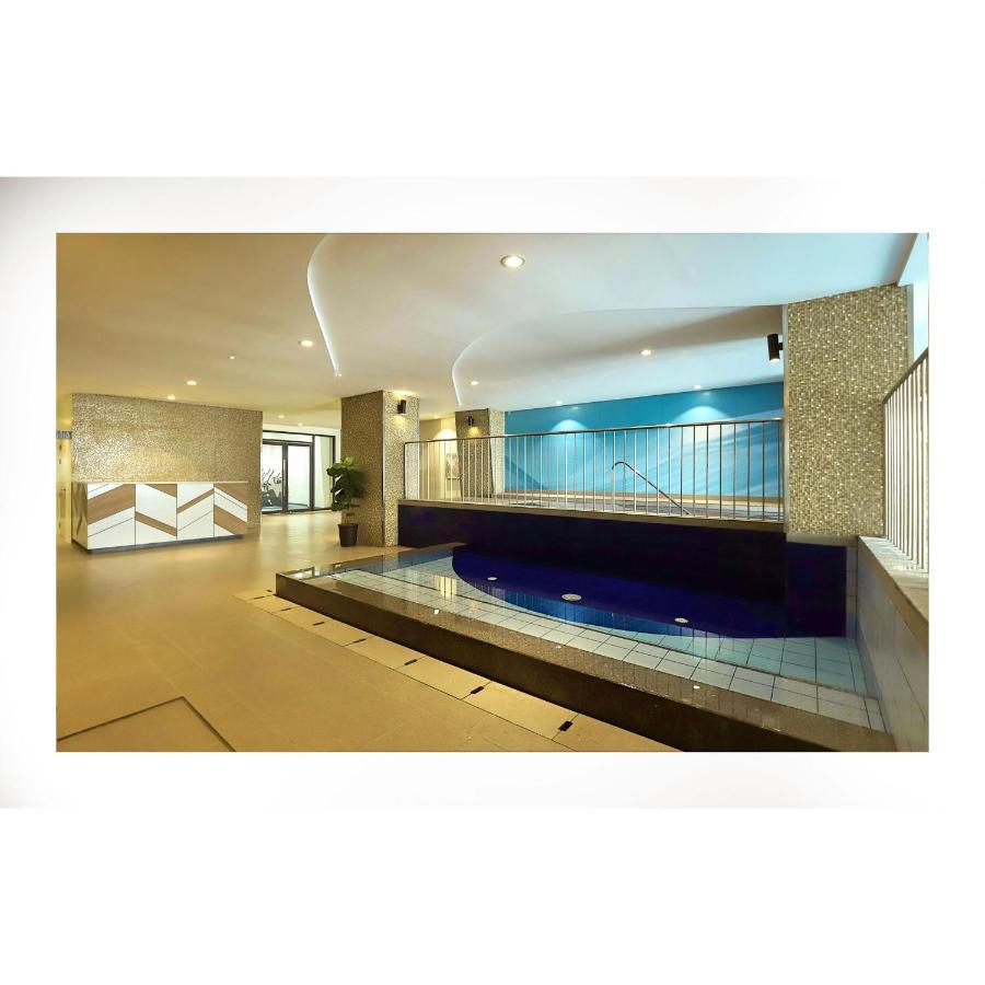Summit Hotel Greenhills Кесон-Сити Экстерьер фото