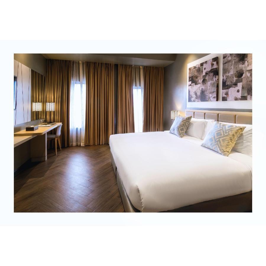 Summit Hotel Greenhills Кесон-Сити Экстерьер фото